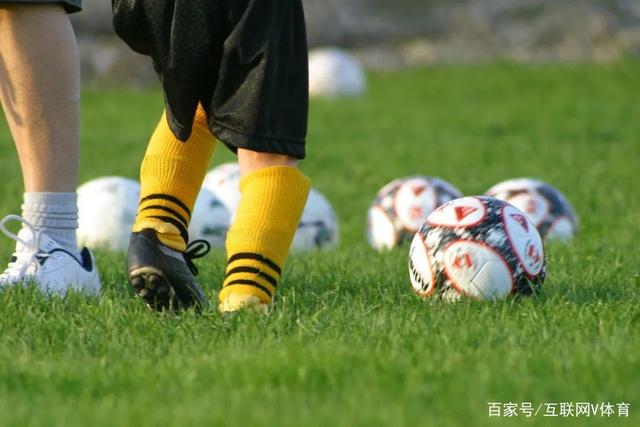 富勒姆正式引入法兰克福中场球员胡戈-拉松